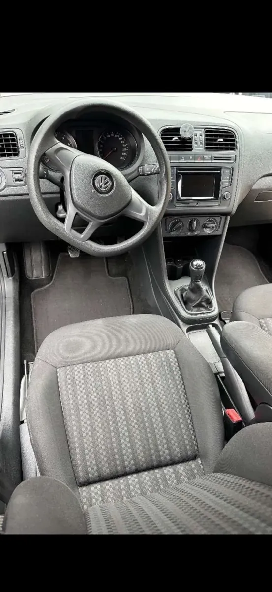 Volkswagen Polo 2015 photo 3