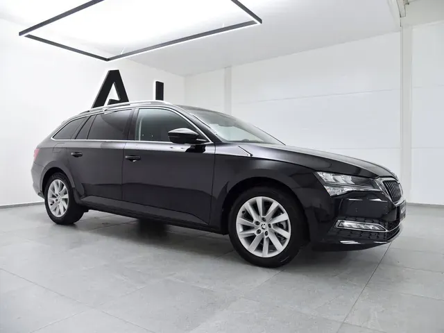 Skoda Superb Combi 2022 photo 4