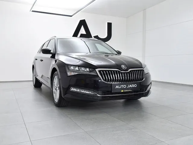 Skoda Superb Combi 2022 photo 2