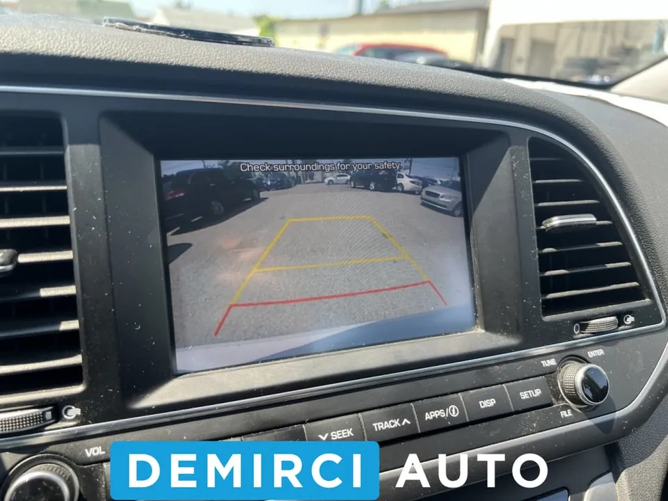 Hyundai Elantra 2018 photo 3