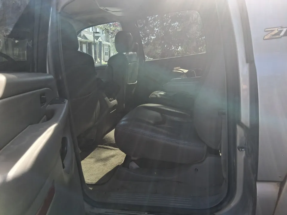 Chevrolet Suburban 2004 photo 5