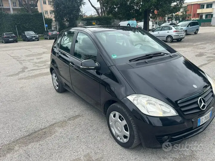 Mercedes-Benz A-Class 2010 photo 2