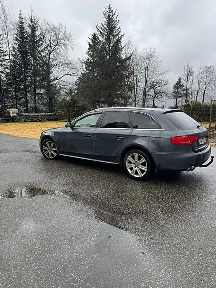 Audi A4 2011 photo 2
