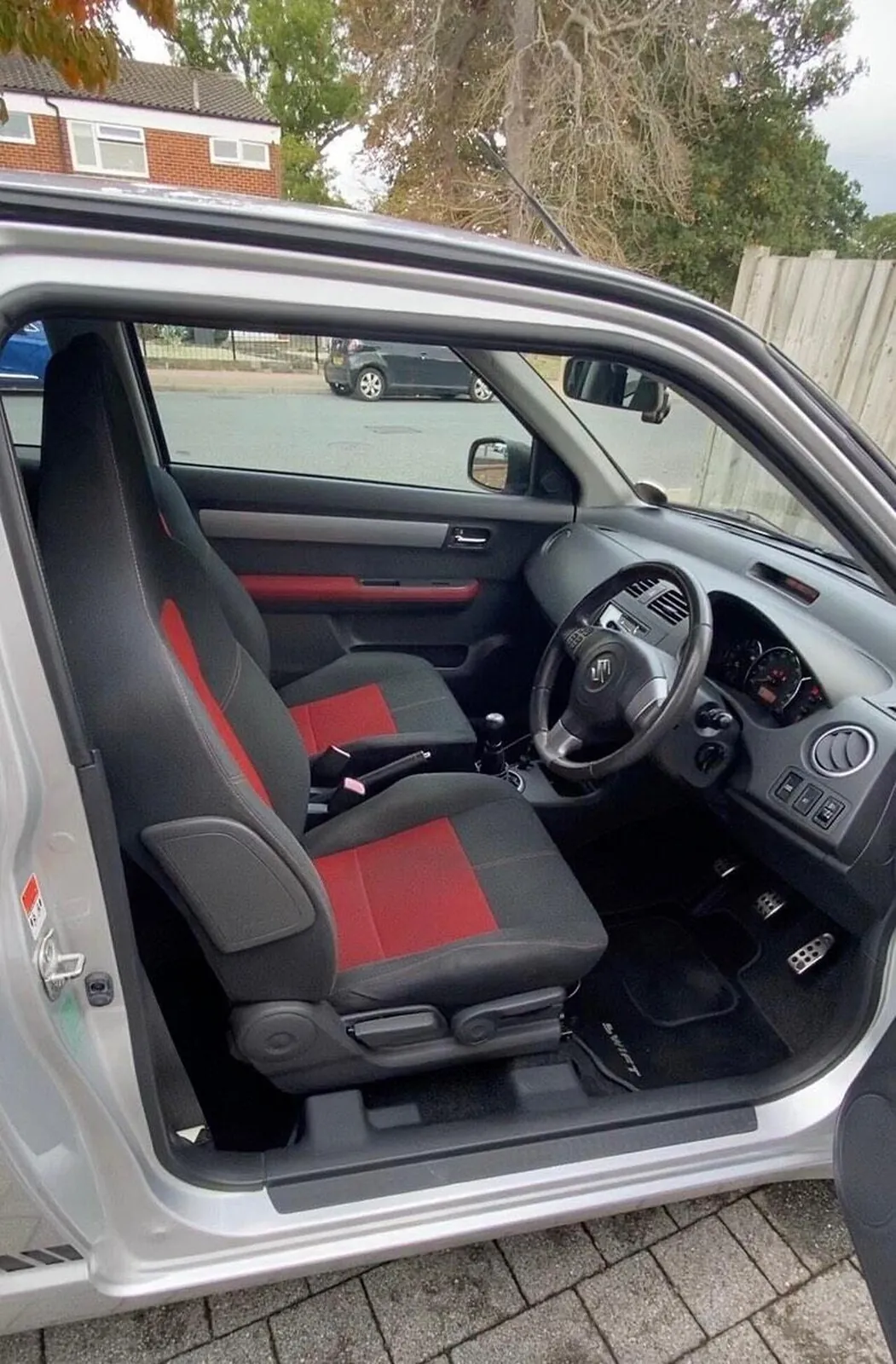 Suzuki Swift 2011 photo 4