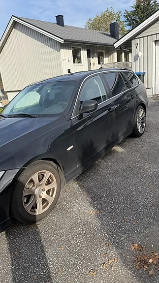 BMW 318I 2010 photo 4