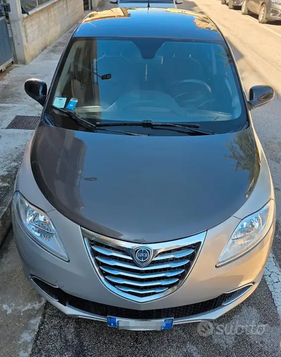 Lancia Ypsilon