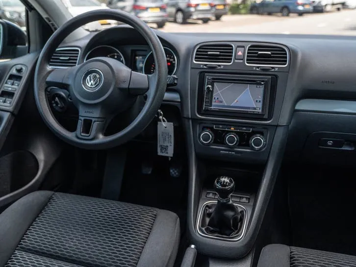 Volkswagen Golf 2010 photo 2