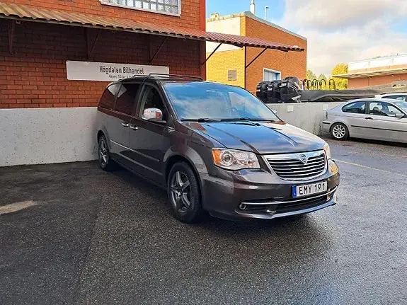 Lancia Voyager 2015 photo 3