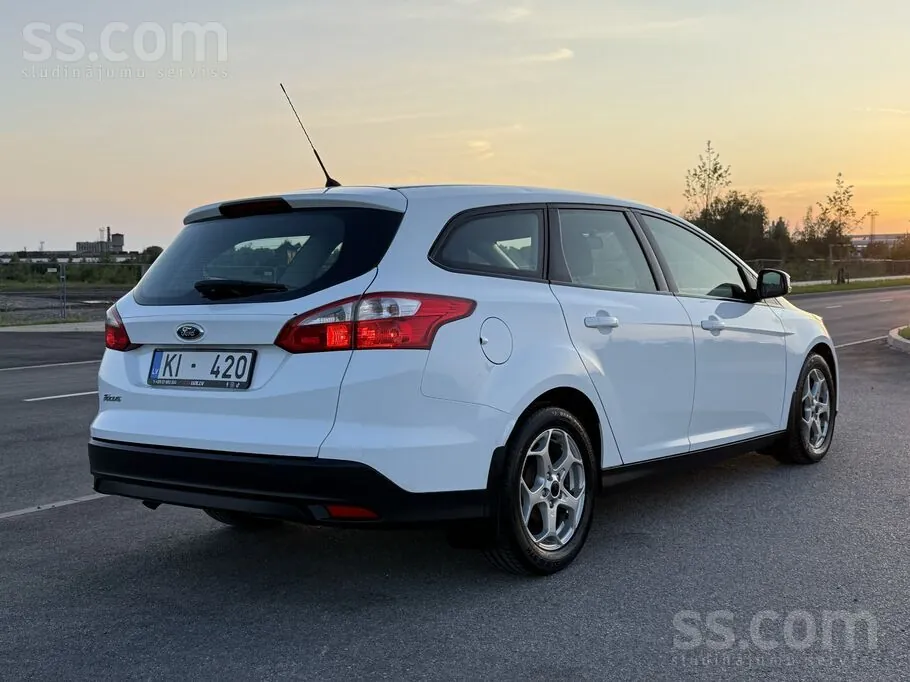 Ford Focus 2013 photo 2