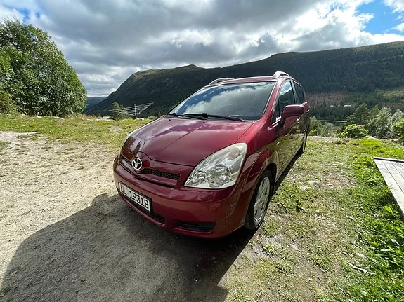 Toyota Corolla Verso 2005 photo 2