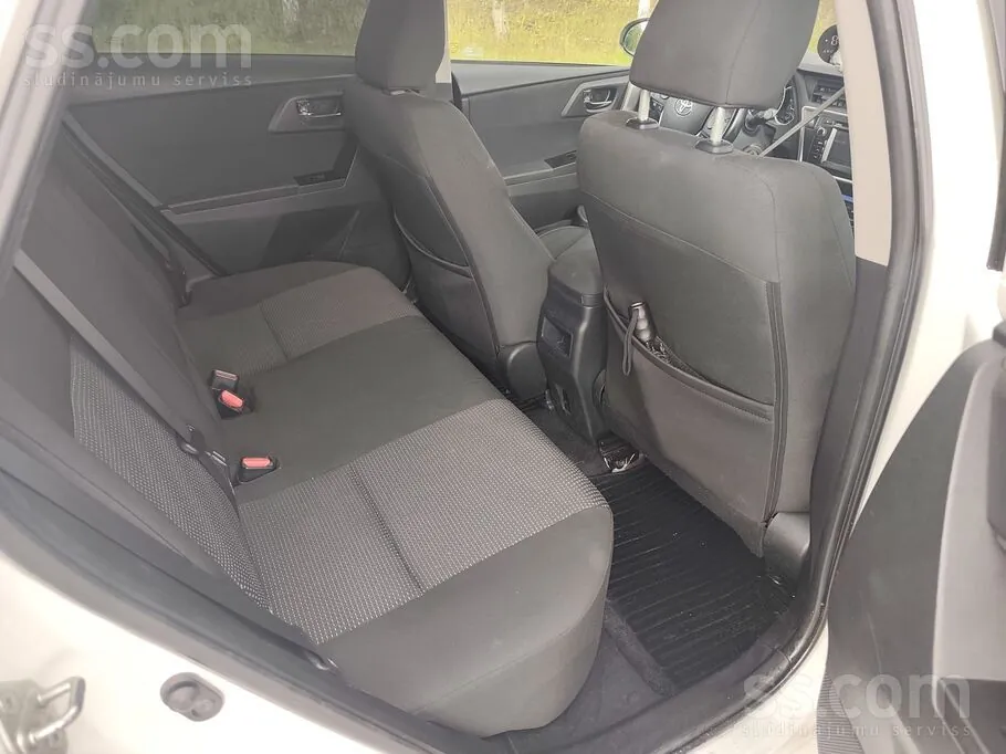 Toyota Auris 2014 photo 5