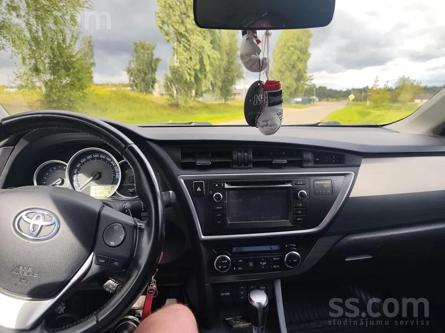Toyota Auris 2014 photo 4