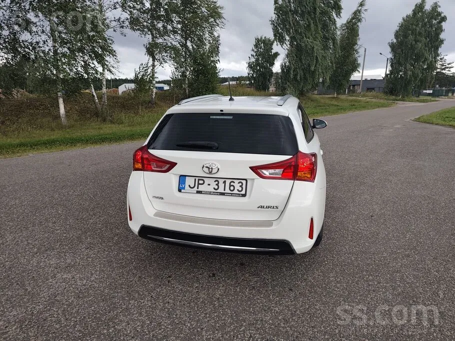 Toyota Auris 2014 photo 3