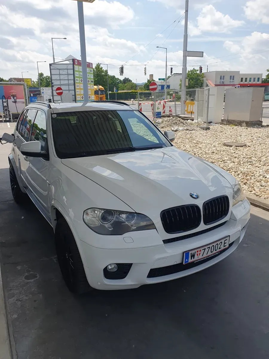 BMW X5 2010 photo 2