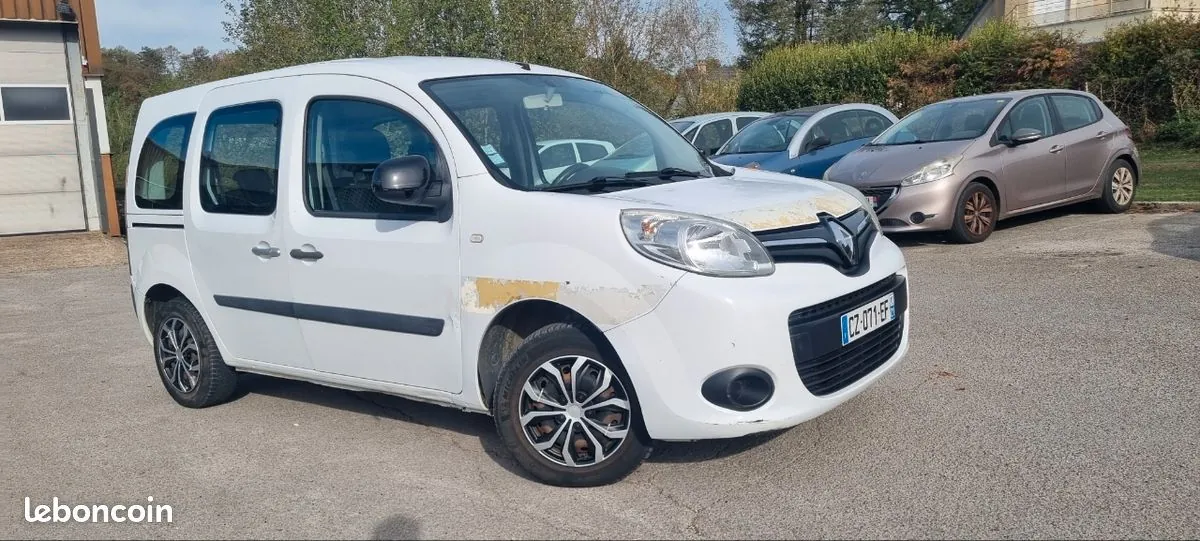 Renault Clio 2013 photo 2
