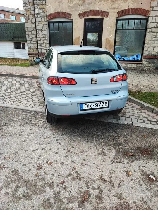 Seat Ibiza 2003 photo 2