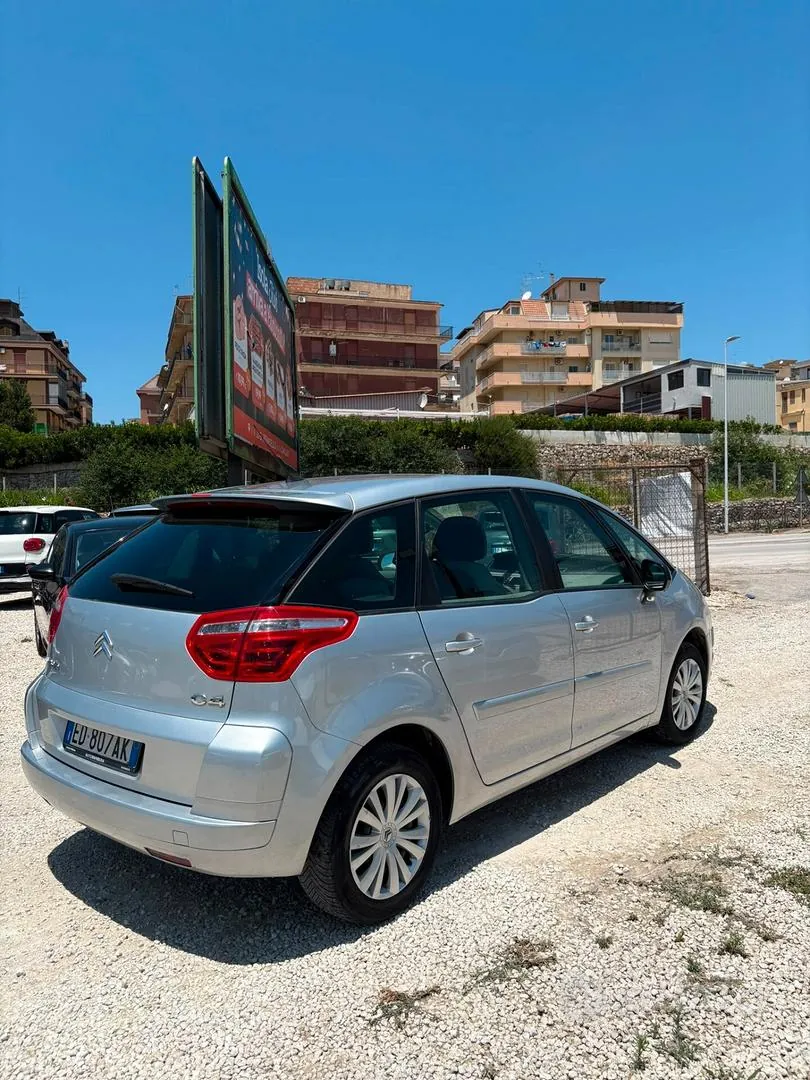 Citroen C4 Picasso 2010 photo 3