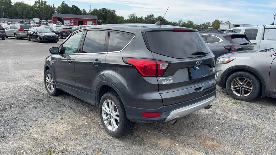 Ford Escape 2019 photo 2