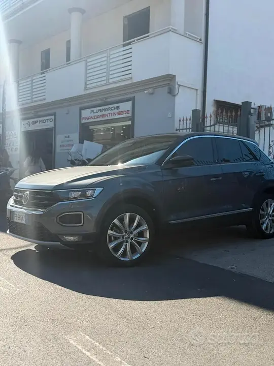 Volkswagen T-Roc 2018 photo 2