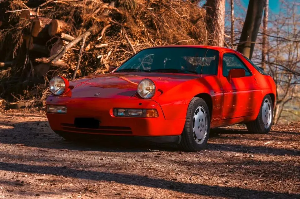 Porsche 928