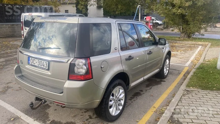 Land Rover Freelander 2011 photo 4