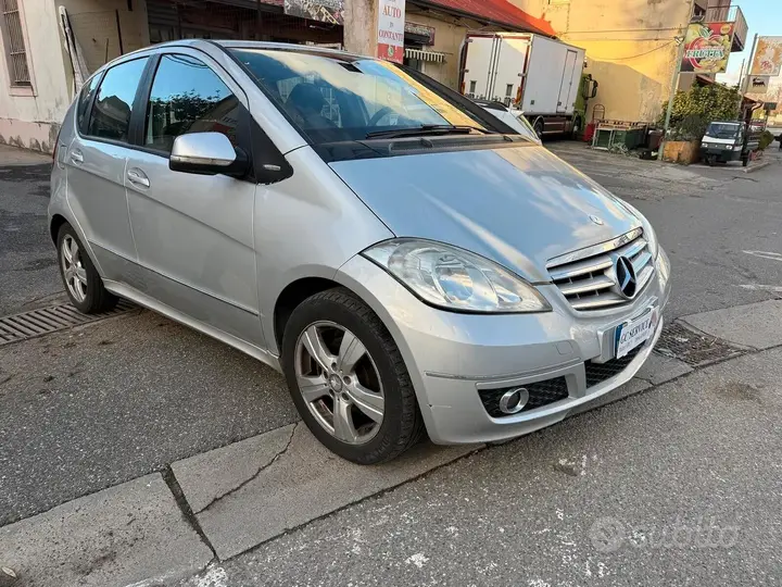 Mercedes-Benz A 2010 photo 2