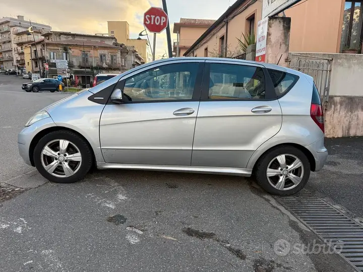 Mercedes-Benz A 2010 photo 4