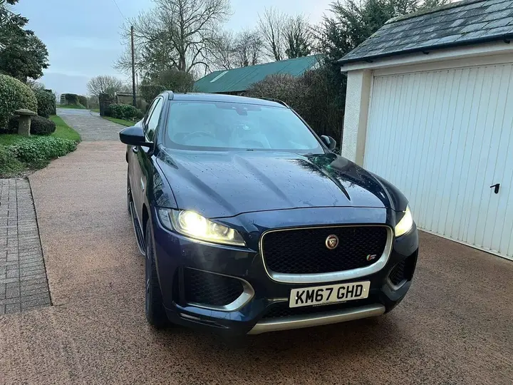 Jaguar F-Pace 2017 photo 3