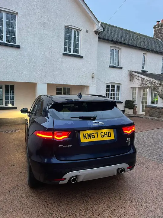 Jaguar F-Pace 2017 photo 2