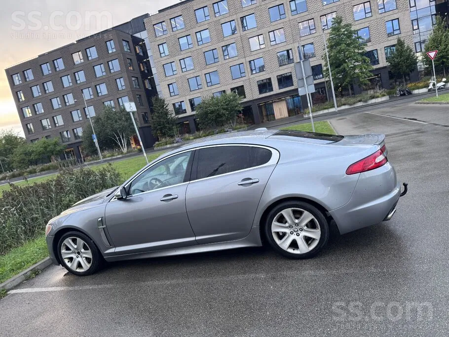 Jaguar Xf 2010 photo 4