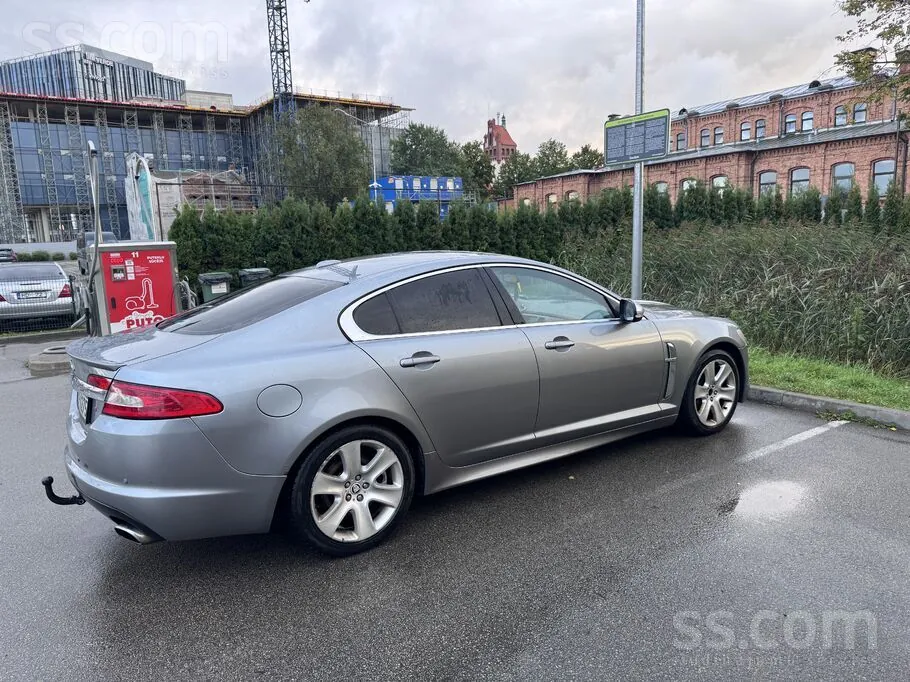 Jaguar Xf 2010 photo 3