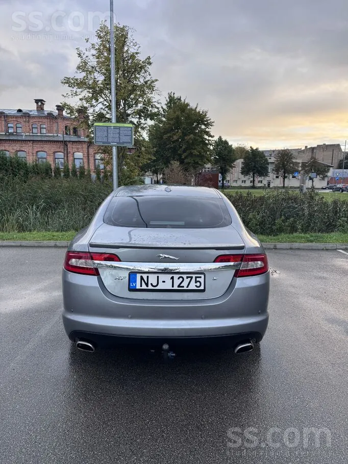 Jaguar Xf 2010 photo 2
