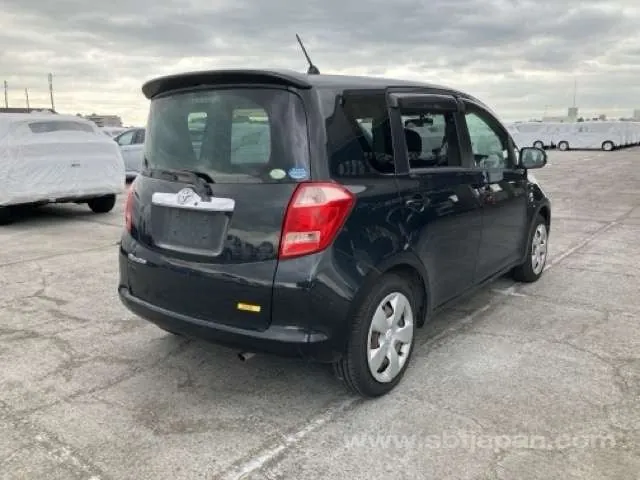 Toyota Ractis 2006 photo 4