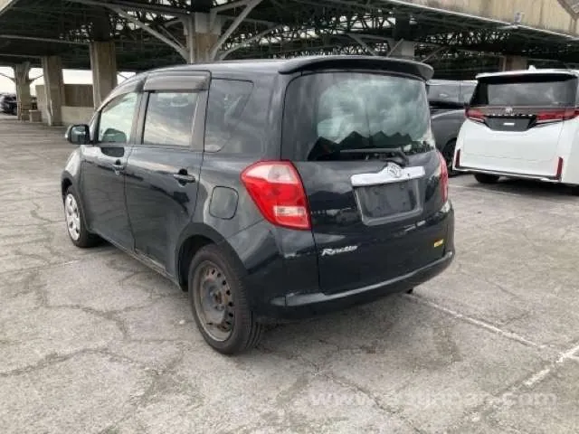 Toyota Ractis 2006 photo 3