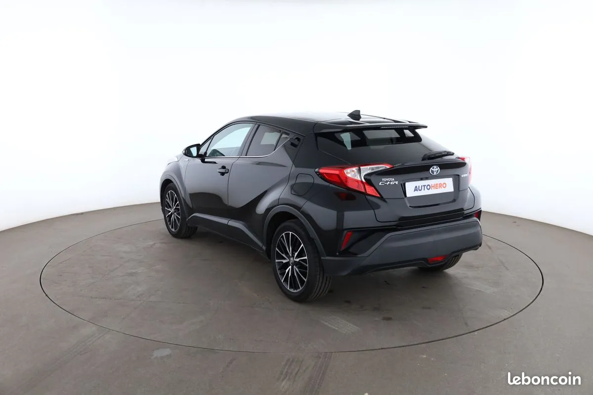 Toyota C-Hr 2018 photo 2