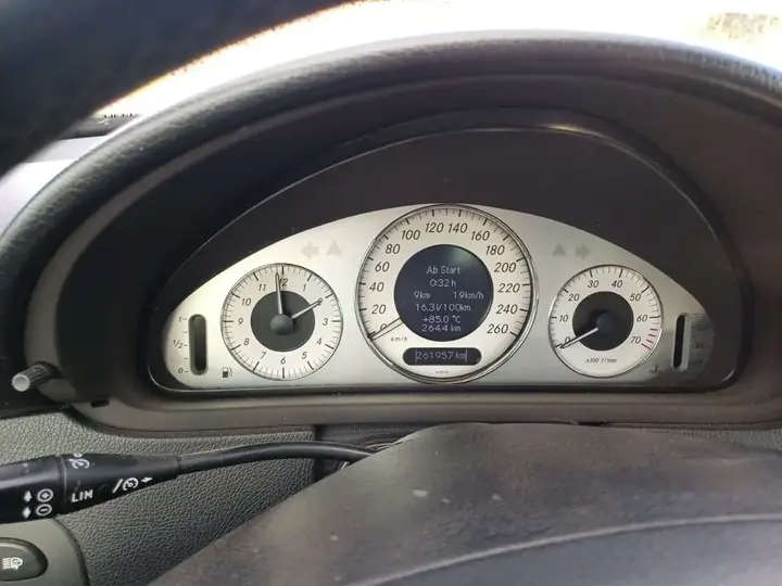 Mercedes-Benz Clk-Class 2005 photo 2