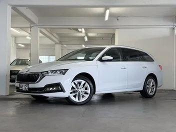 Skoda Octavia 2021 photo 2
