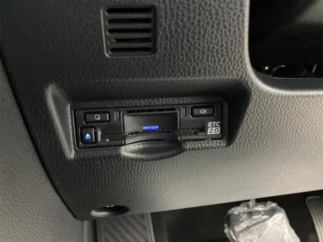 Toyota Voxy 2024 photo 5