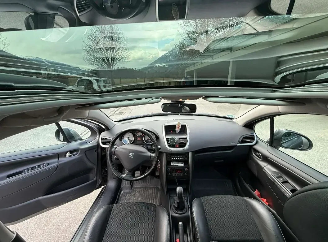 Peugeot 207 2008 photo 2