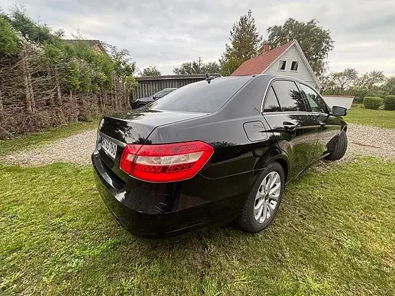 Mercedes-Benz 200 D 2011 photo 5