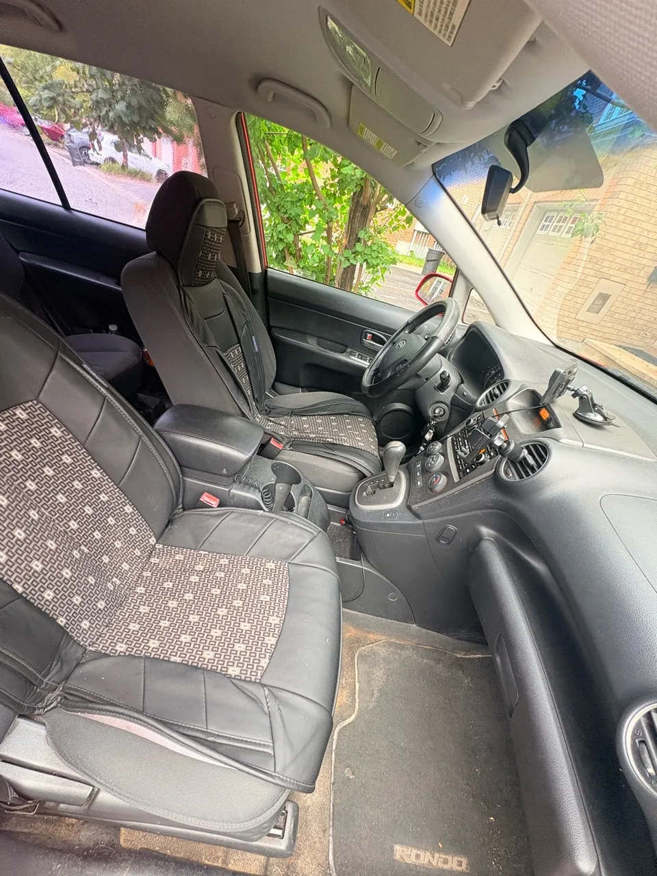 Kia Rondo 2009 photo 3