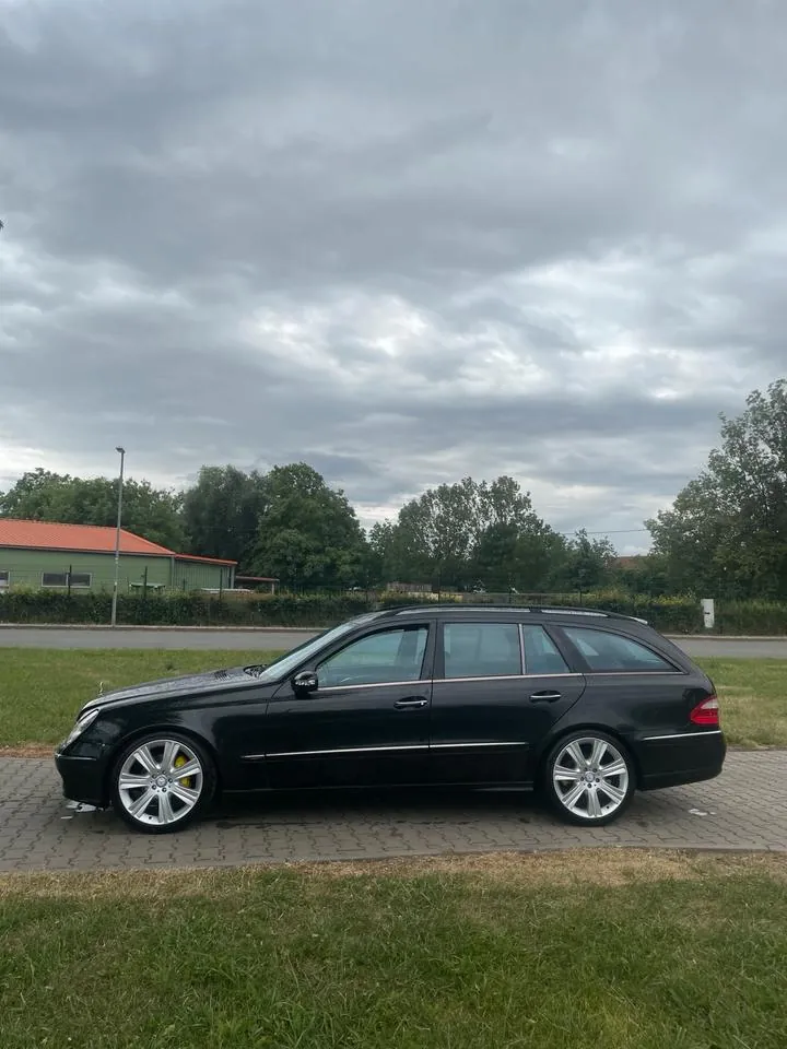 Mercedes-Benz W211