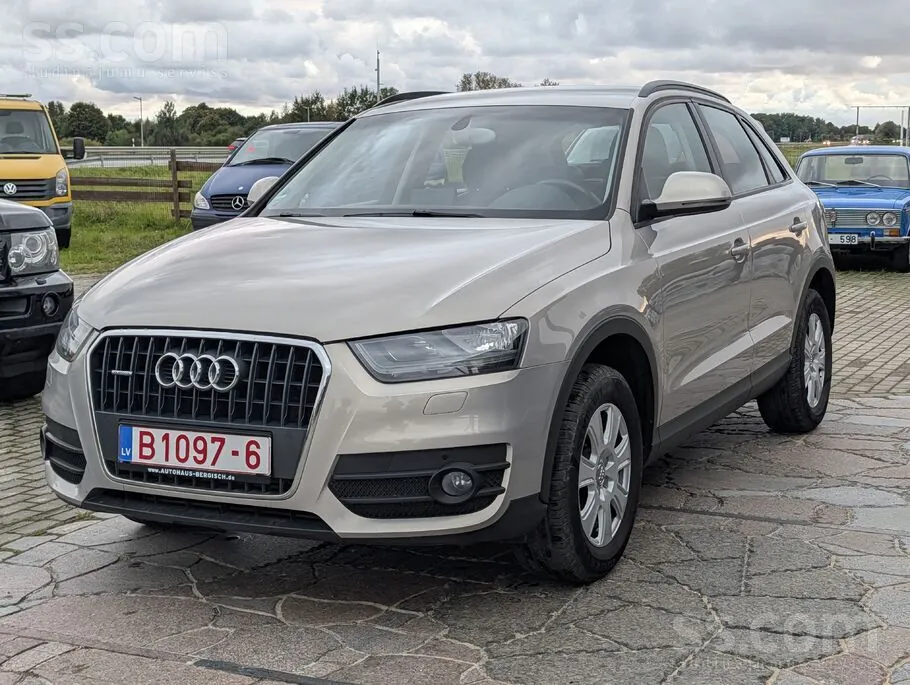 Audi Q3 2012 photo 2