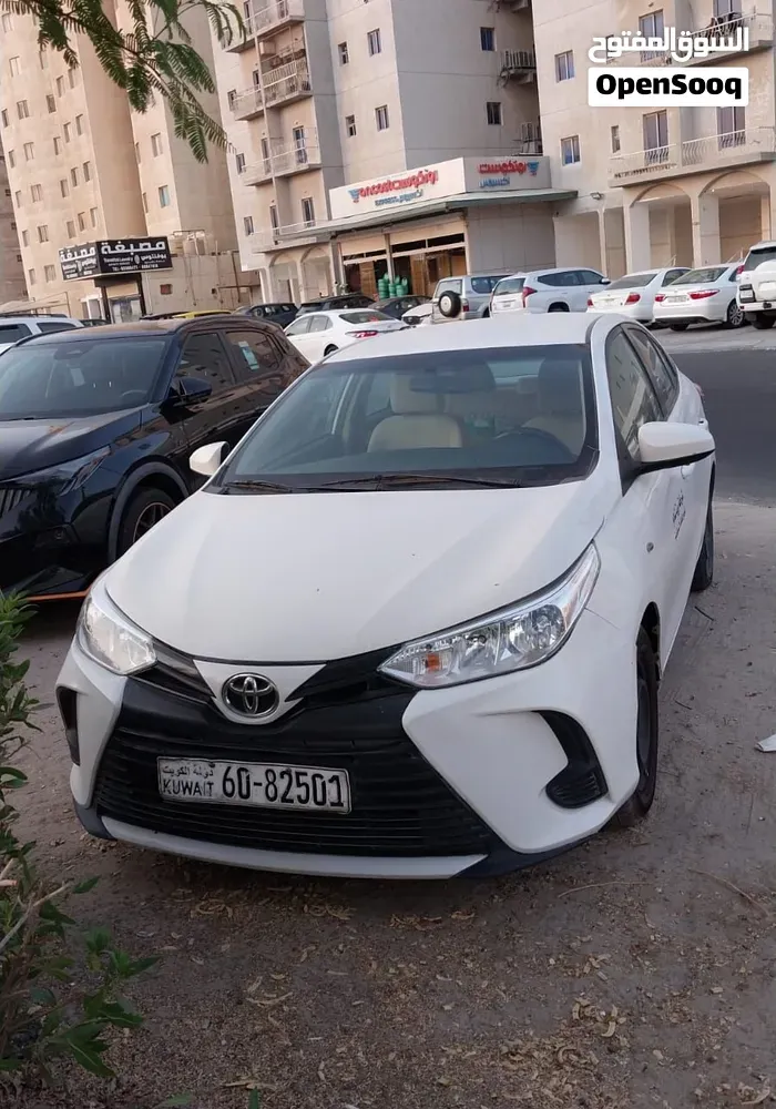 Toyota Yaris 2022 photo 2