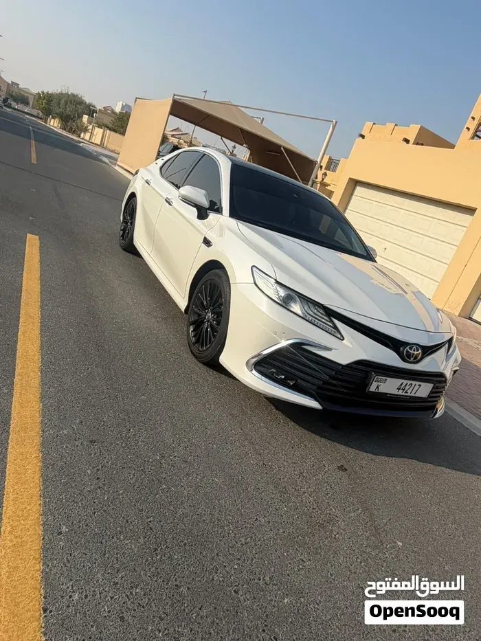 Toyota Camry 2024 photo 2