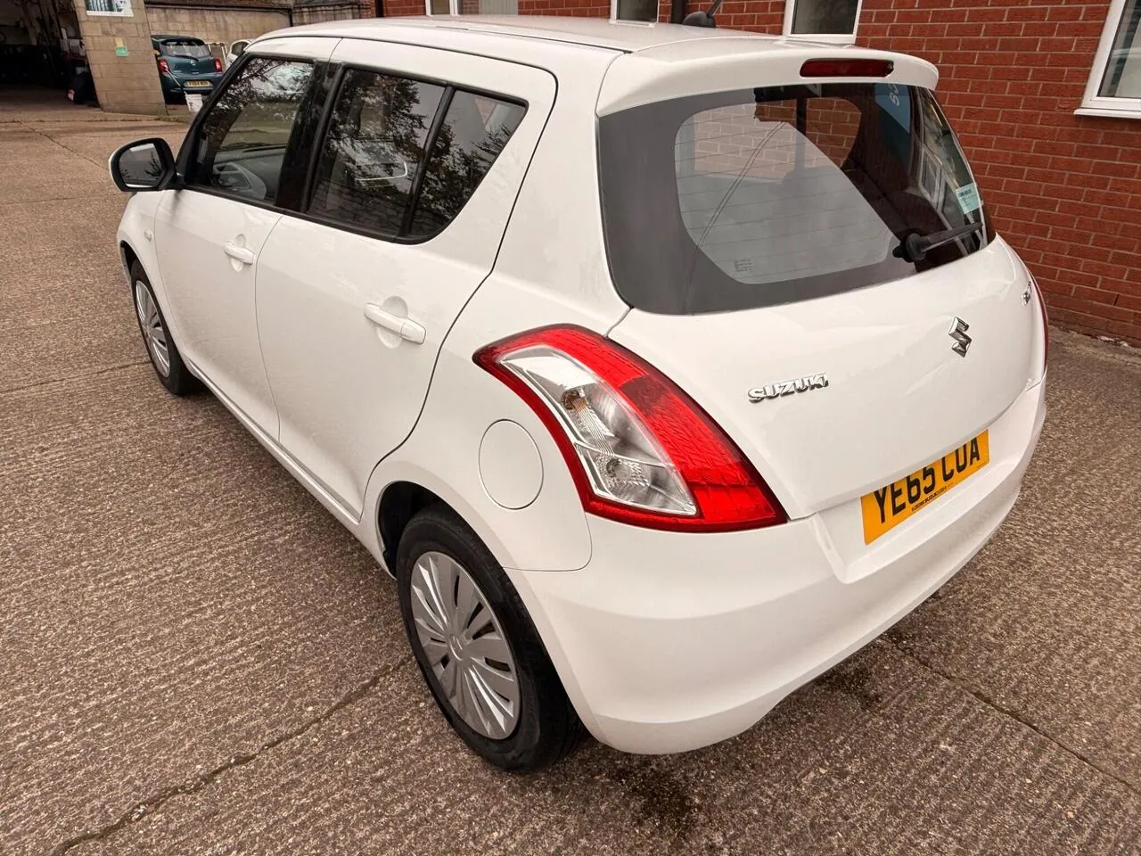 Suzuki Swift 2015 photo 4