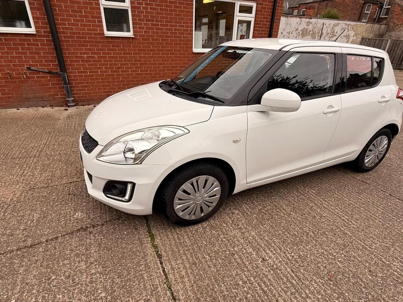 Suzuki Swift 2015 photo 3