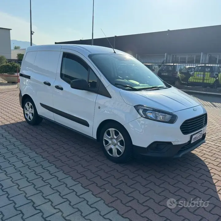 Ford Transit Courier 2022 photo 4