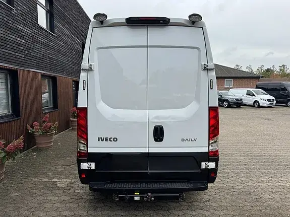 Iveco Daily 2022 photo 3