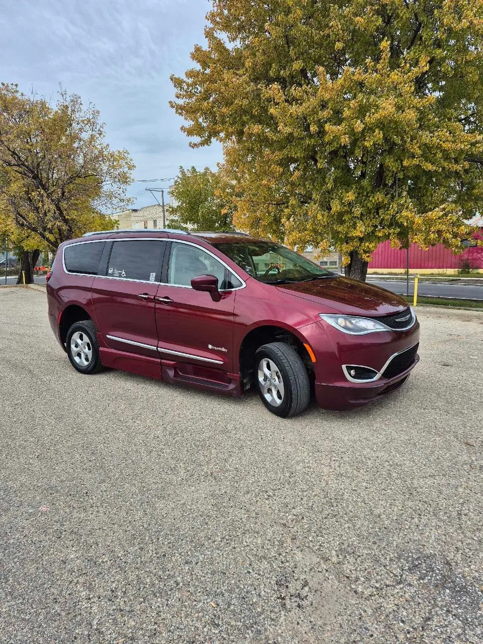Chrysler Pacifica 2017 photo 2